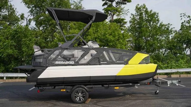 Slide: The Image of Sea-Doo Switch® Sport 18 - 230 hp 2024 - 9