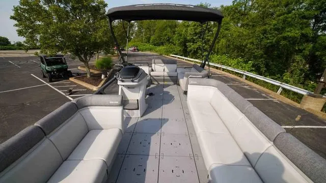 Slide: The Image of Sea-Doo Switch® Cruise 21 - 230 hp 2024 - 10