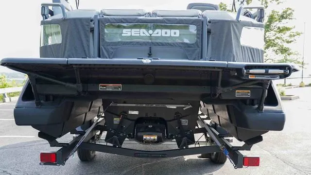 Slide: The Image of Sea-Doo Switch® Cruise 21 - 230 hp 2024 - 3