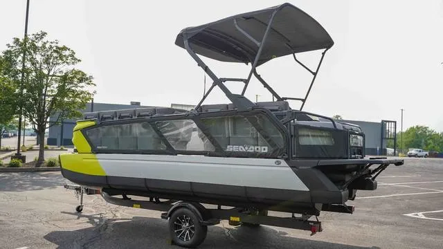 Slide: The Image of Sea-Doo Switch® Cruise 21 - 230 hp 2024 - 4