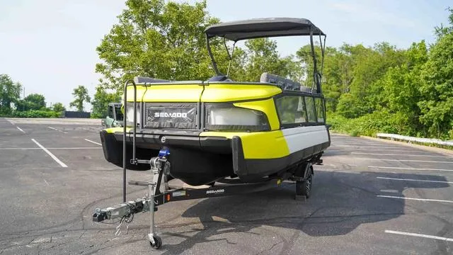 Slide: The Image of Sea-Doo Switch® Cruise 21 - 230 hp 2024 - 5