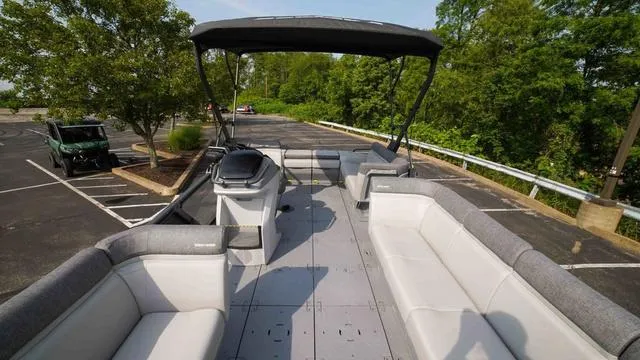 Slide: The Image of Sea-Doo Switch® Cruise 21 - 230 hp 2024 - 8