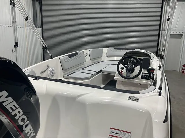 Slide: The Image of Bayliner Element M15 2022 - 11