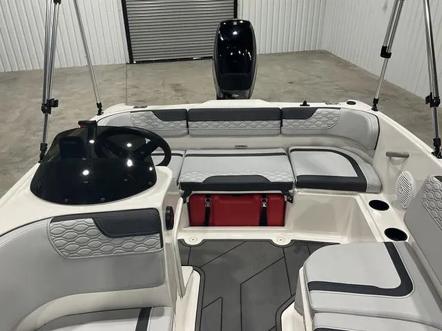 Slide: The Image of Bayliner Element M15 2022 - 12