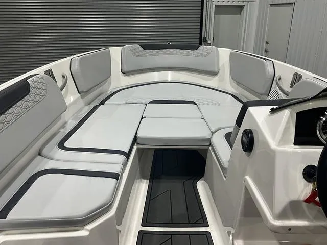 Slide: The Image of Bayliner Element M15 2022 - 13