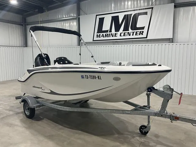 Slide: The Image of Bayliner Element M15 2022 - 7