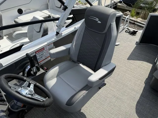 Slide: The Image of Bennington S L-Bench 22 SLJ Pontoon 2025 - 12