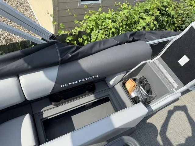 Slide: The Image of Bennington S L-Bench 22 SLJ Pontoon 2025 - 16