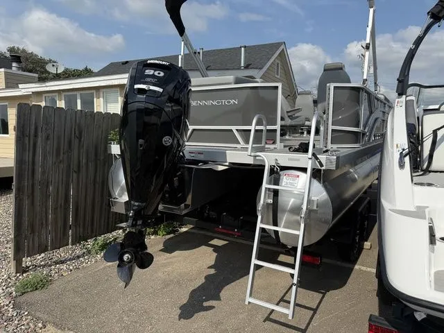 Slide: The Image of Bennington S L-Bench 22 SLJ Pontoon 2025 - 23