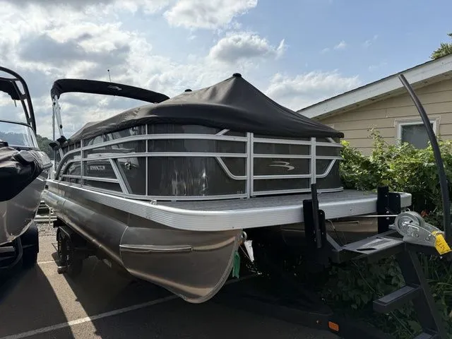 Slide: The Image of Bennington S L-Bench 22 SLJ Pontoon 2025 - 24