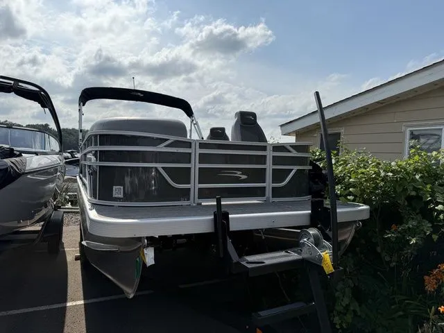 Slide: The Image of Bennington S L-Bench 22 SLJ Pontoon 2025 - 3