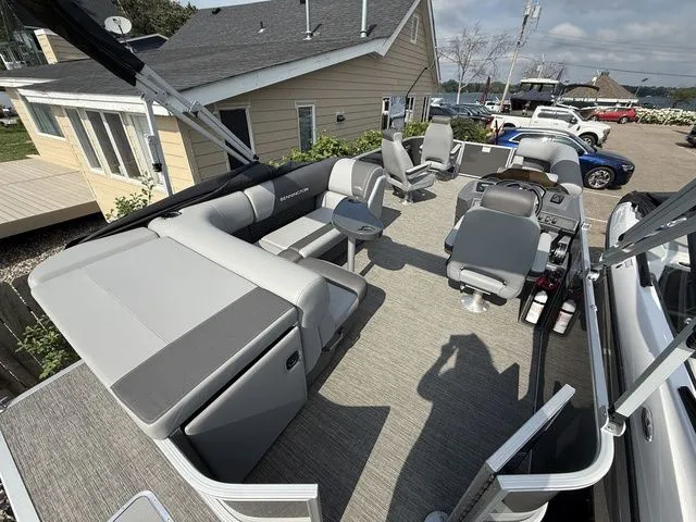 Slide: The Image of Bennington S L-Bench 22 SLJ Pontoon 2025 - 22