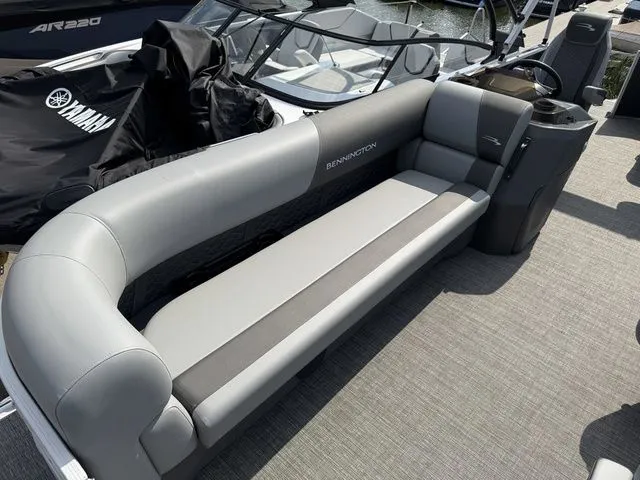 Slide: The Image of Bennington S L-Bench 22 SLJ Pontoon 2025 - 5