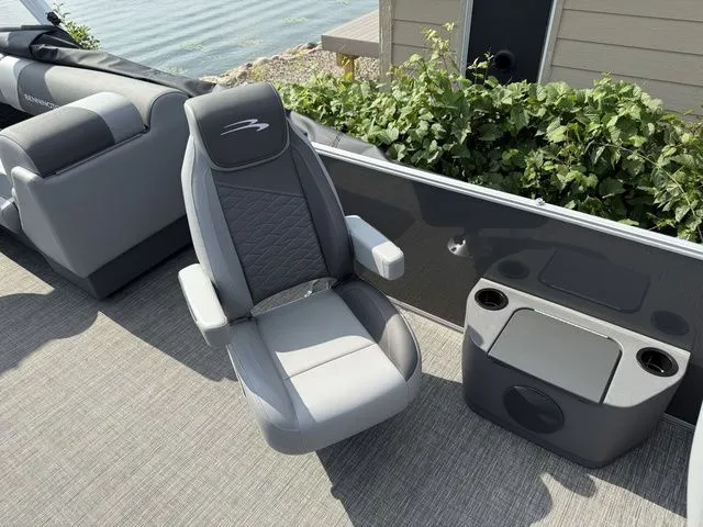 Slide: The Image of Bennington S L-Bench 22 SLJ Pontoon 2025 - 8