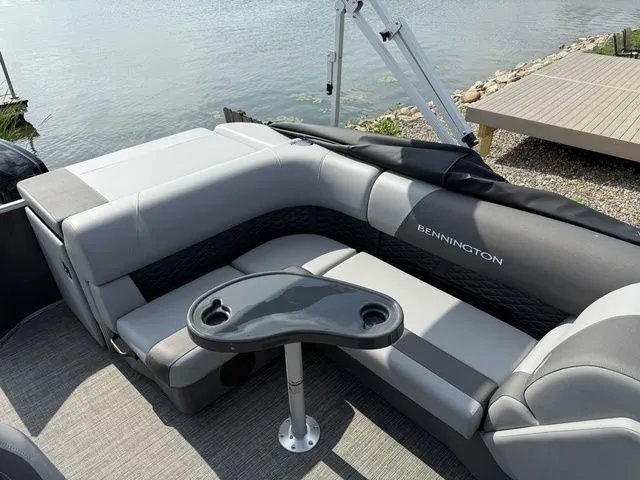 Slide: The Image of Bennington S L-Bench 22 SLJ Pontoon 2025 - 14