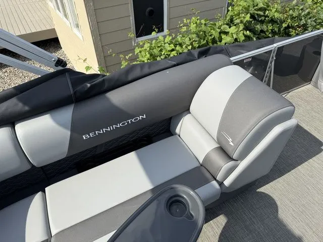 Slide: The Image of Bennington S L-Bench 22 SLJ Pontoon 2025 - 15
