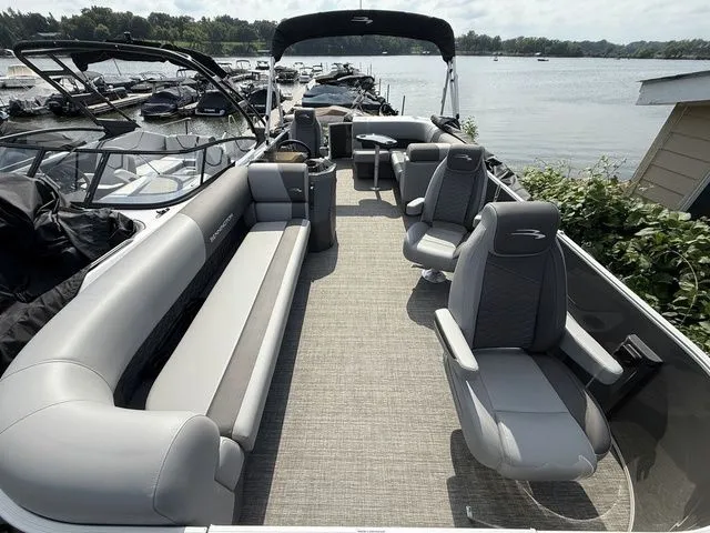 Slide: The Image of Bennington S L-Bench 22 SLJ Pontoon 2025 - 4