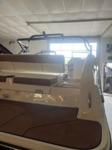 Slide: The Image of Bayliner DX 2250 2022 - 5