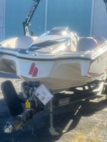 Slide: The Image of Bayliner WT-1 2017 - 2