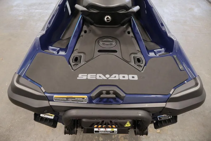 Slide: The Image of Rückansicht des Sea-Doo GTX 230 Jetskis, Modell 2025. - 22