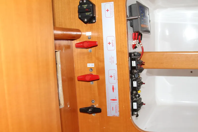 Slide: The Image of Lagoon LAGOON 380 2004 - 51