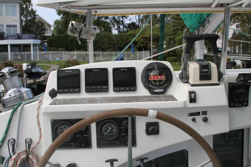 Slide: The Image of Lagoon LAGOON 380 2004 - 57