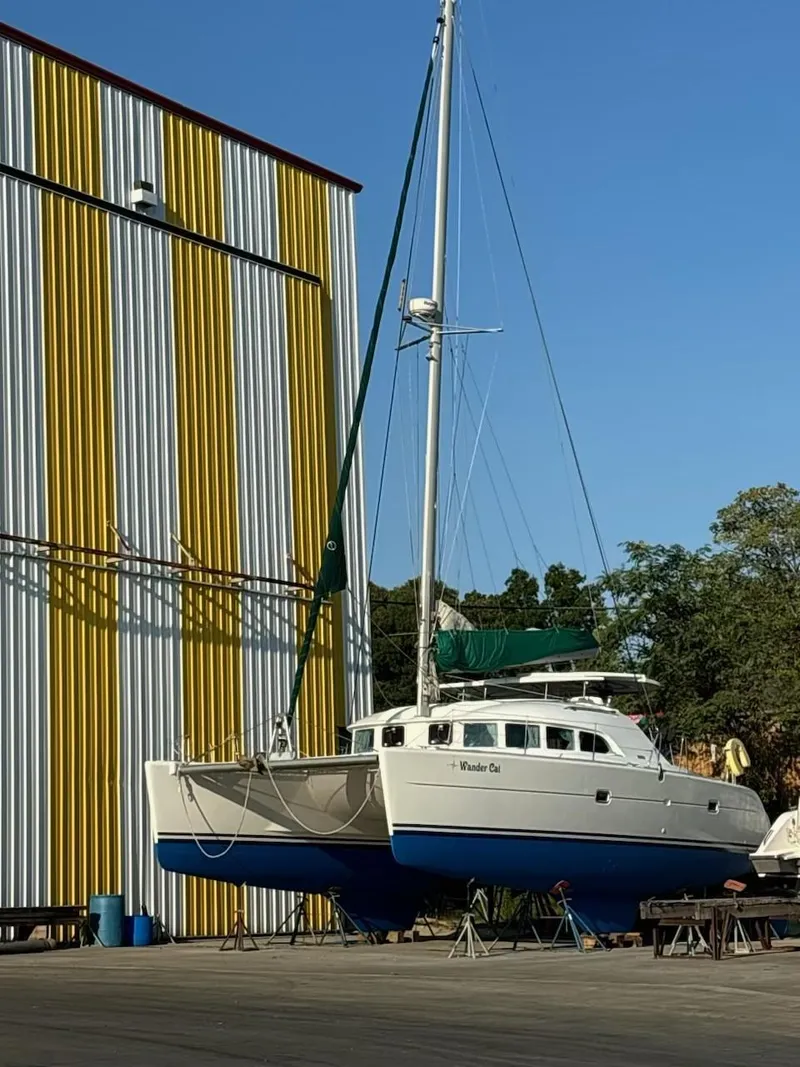 Slide: The Image of Lagoon LAGOON 380 2004 - 86