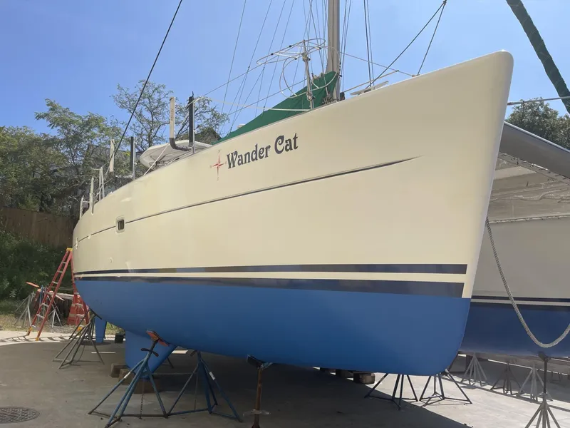 Slide: The Image of Lagoon LAGOON 380 2004 - 87