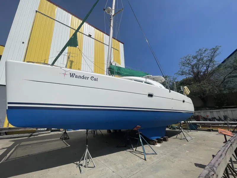 Slide: The Image of Lagoon LAGOON 380 2004 - 89