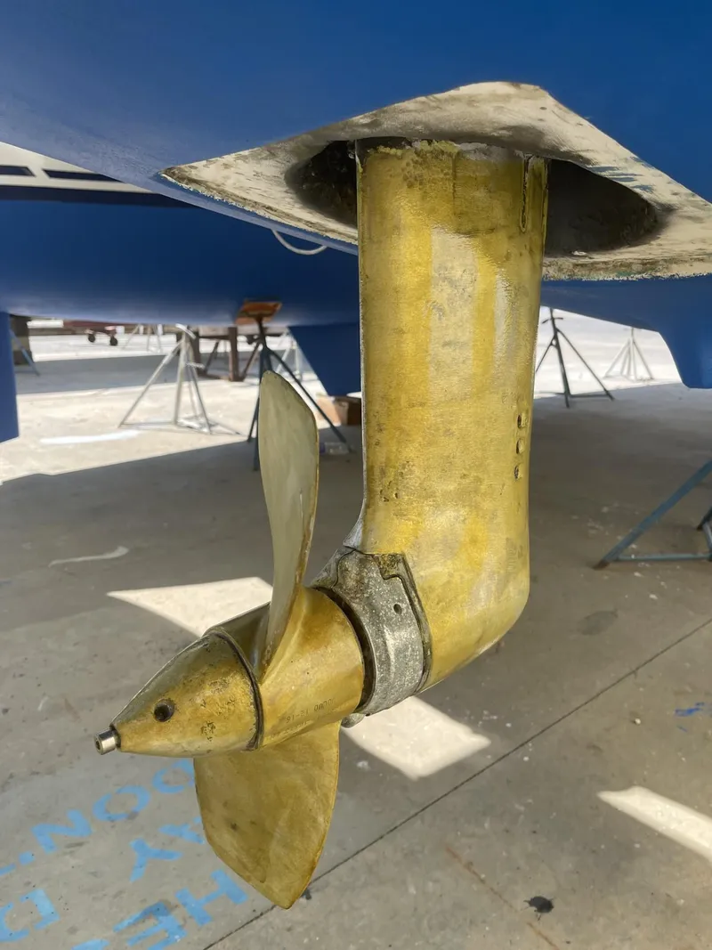 Slide: The Image of Lagoon LAGOON 380 2004 - 92