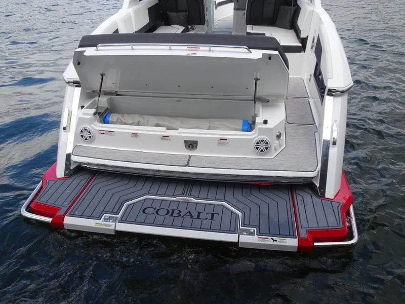 Slide: The Image of 2025 Cobalt R33 boat with open storage compartment on water. - 10