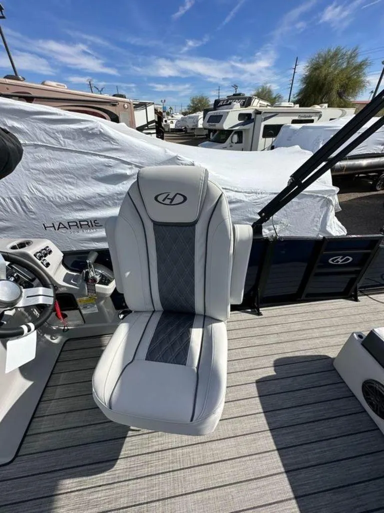 Slide: The Image of Harris Sunliner 230 2024 - 2