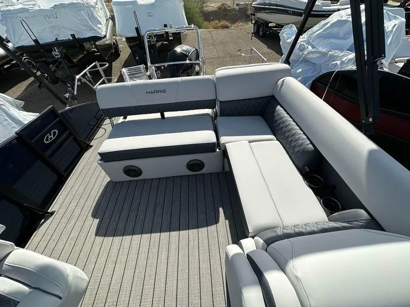 Slide: The Image of Harris Sunliner 230 2024 - 4