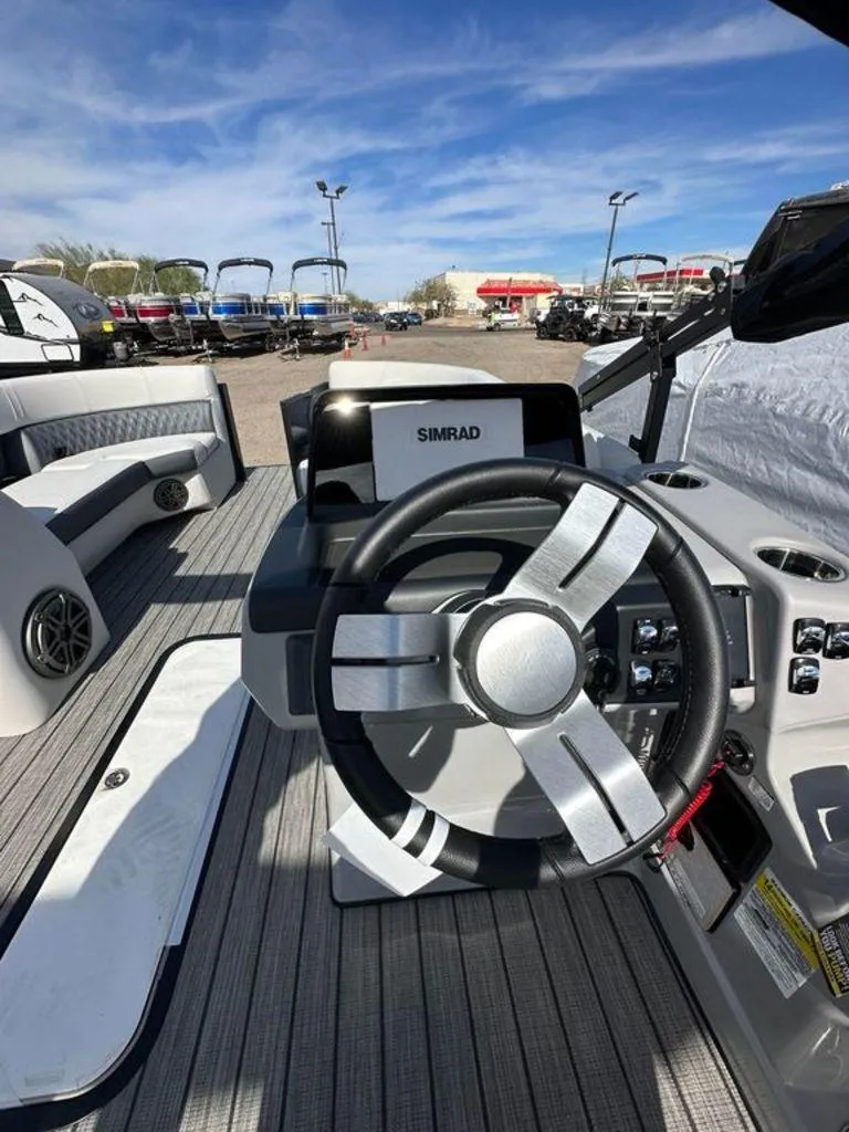 Slide: The Image of Harris Sunliner 230 2024 - 5