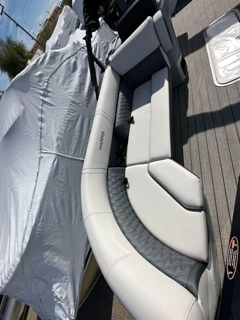 Slide: The Image of Harris Sunliner 230 2024 - 6