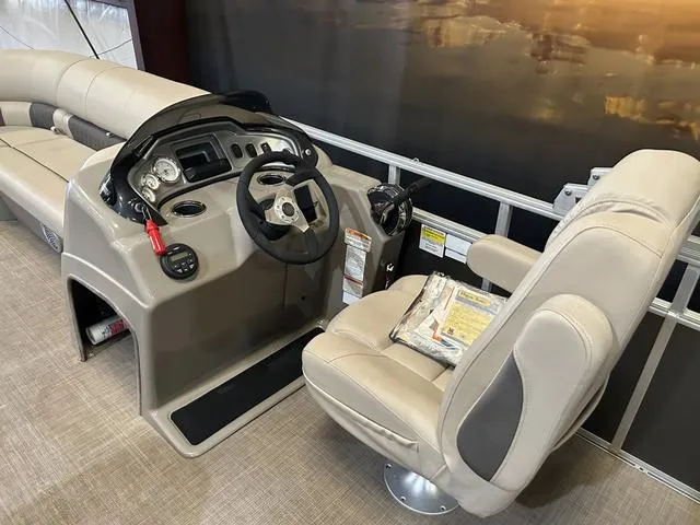 Slide: The Image of Sun Tracker 20 DLX W/Mercury 90 2020 - 11