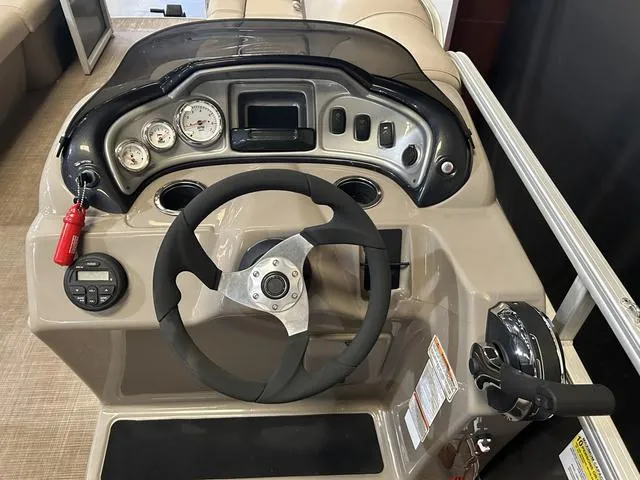 Slide: The Image of Sun Tracker 20 DLX W/Mercury 90 2020 - 12