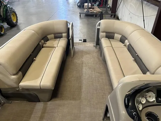 Slide: The Image of Sun Tracker 20 DLX W/Mercury 90 2020 - 8