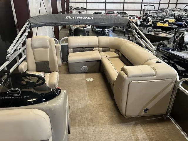 Slide: The Image of Sun Tracker 20 DLX W/Mercury 90 2020 - 9