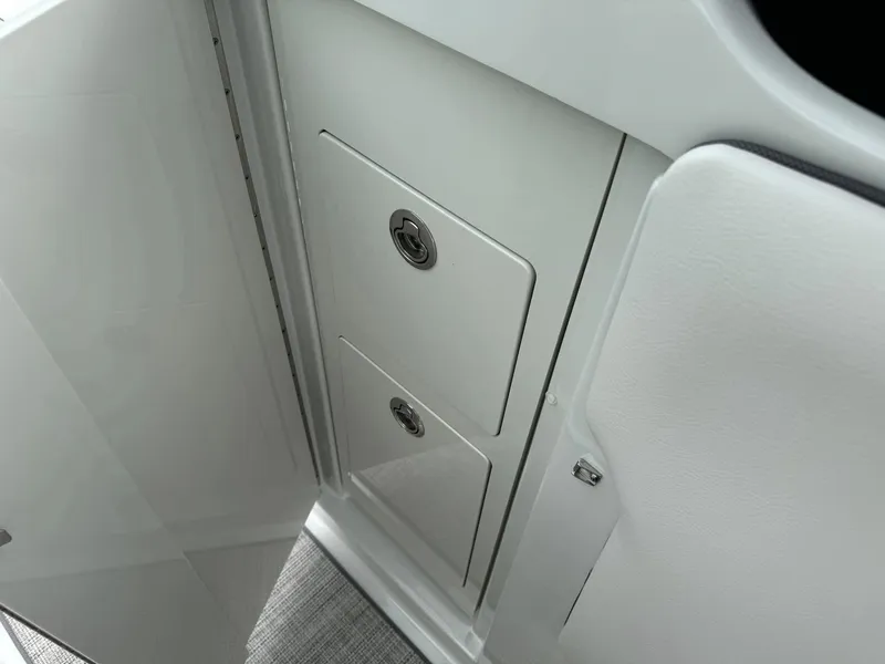 Slide: The Image of Finseeker 280 Dual Console 2025 - 11