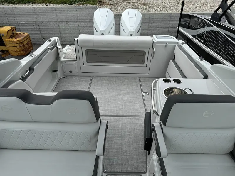 Slide: The Image of Finseeker 280 Dual Console 2025 - 14