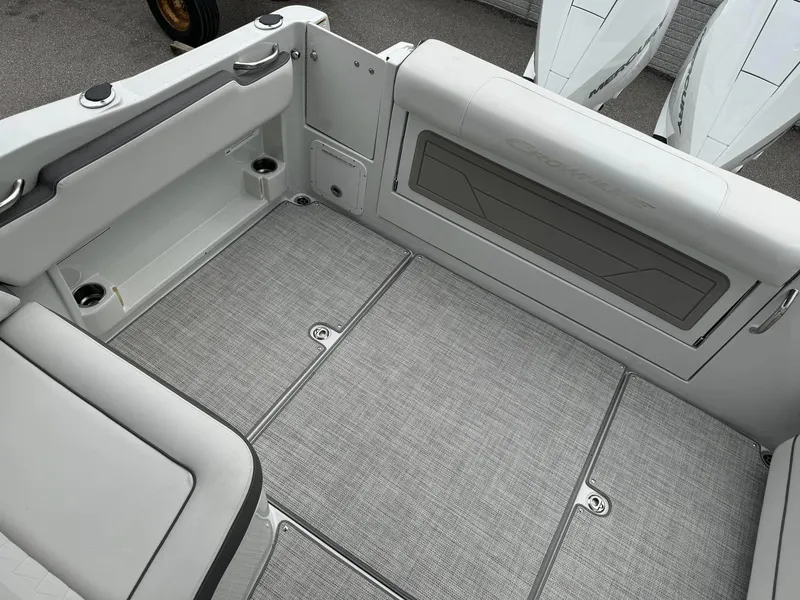 Slide: The Image of Finseeker 280 Dual Console 2025 - 16