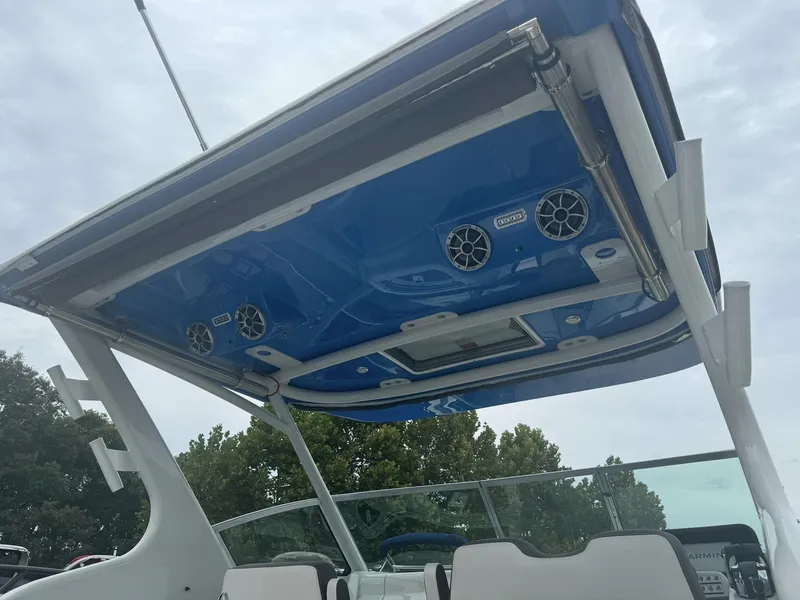 Slide: The Image of Finseeker 280 Dual Console 2025 - 20