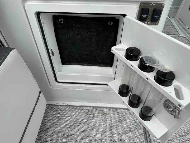 Slide: The Image of Finseeker 280 Dual Console 2025 - 21