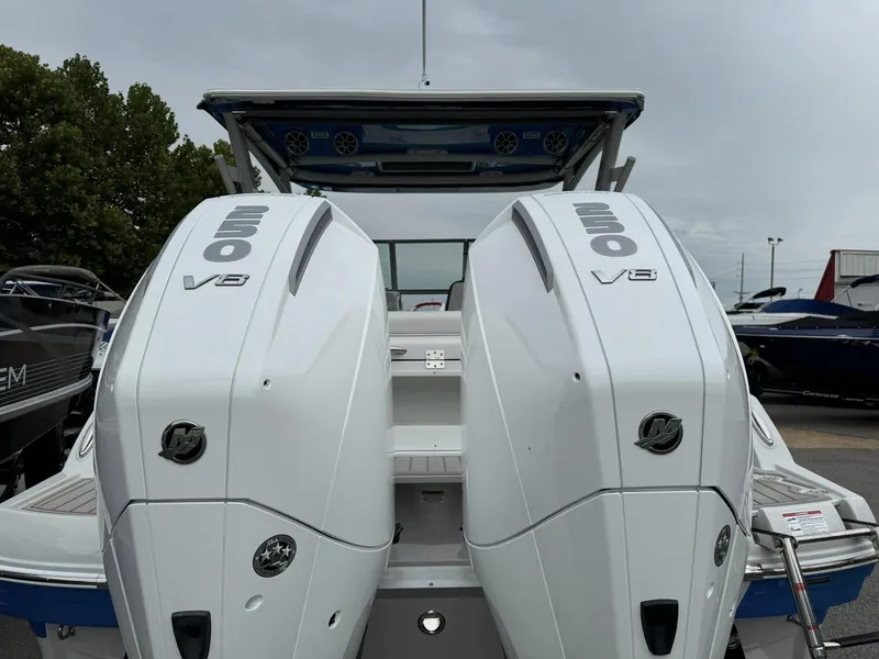 Slide: The Image of Finseeker 280 Dual Console 2025 - 26