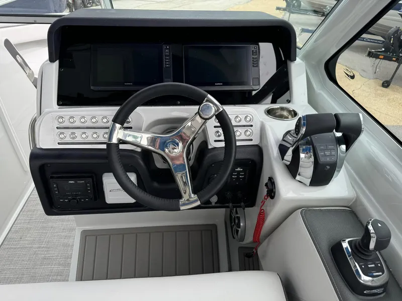 Slide: The Image of Finseeker 280 Dual Console 2025 - 28