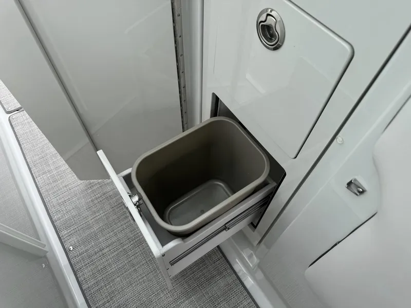 Slide: The Image of Finseeker 280 Dual Console 2025 - 29