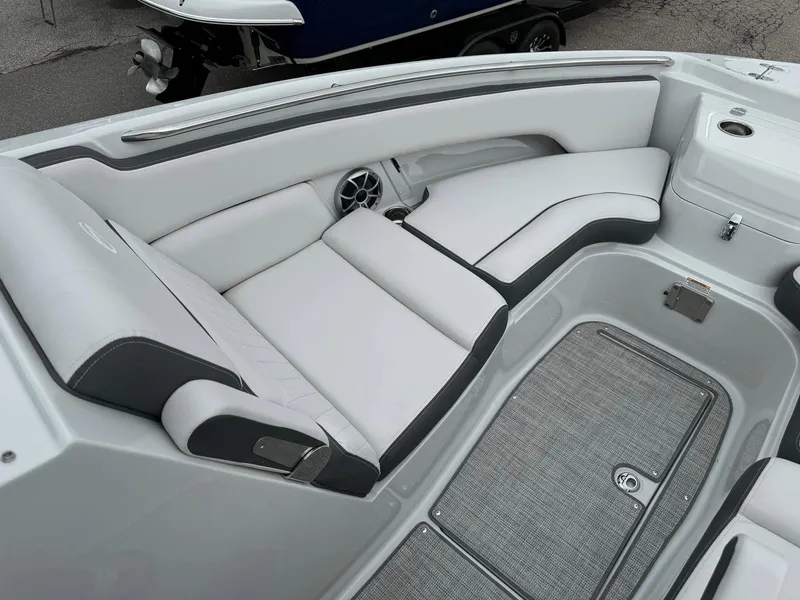 Slide: The Image of Finseeker 280 Dual Console 2025 - 33