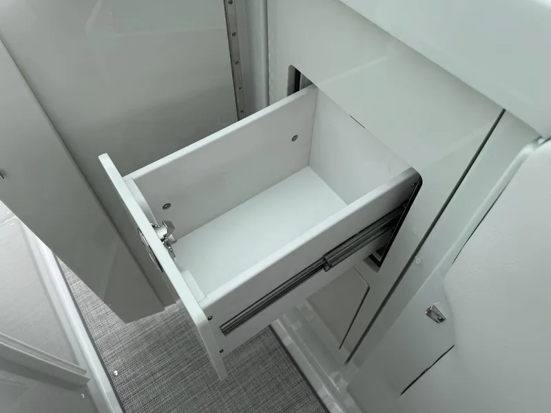 Slide: The Image of Finseeker 280 Dual Console 2025 - 36