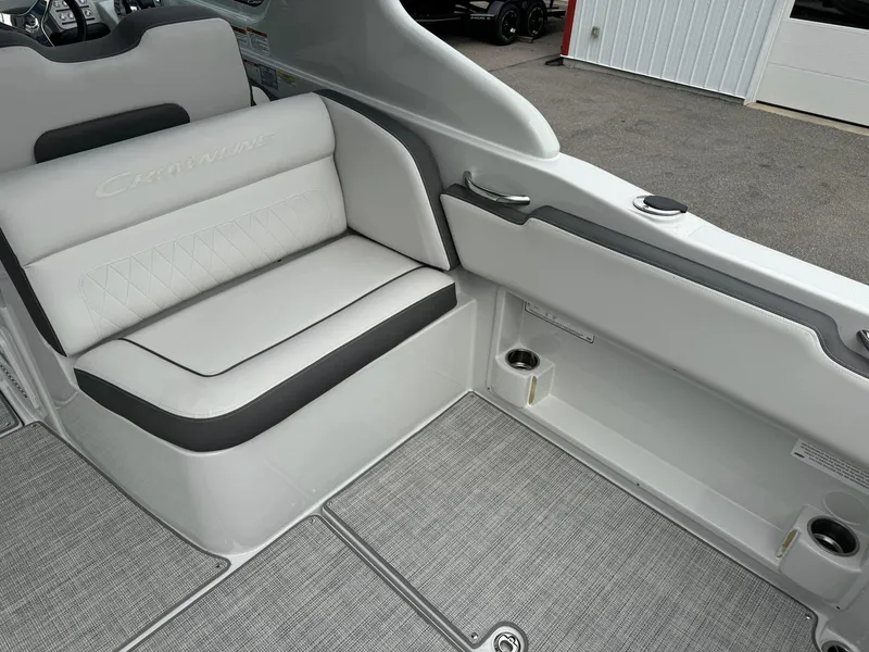 Slide: The Image of Finseeker 280 Dual Console 2025 - 38